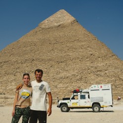 Posou nas pirâmides do Egito