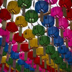Lanternas coloridas