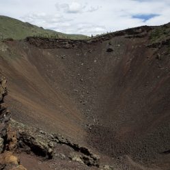 Cratera do vulcão Khorgo Uul