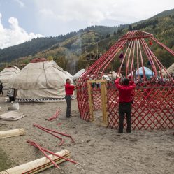 Competição de montagem de yurts