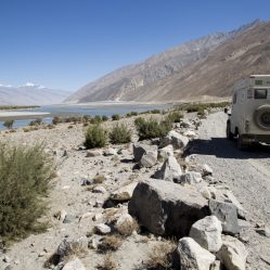 Dirigindo pelo vale Wakhan afegão